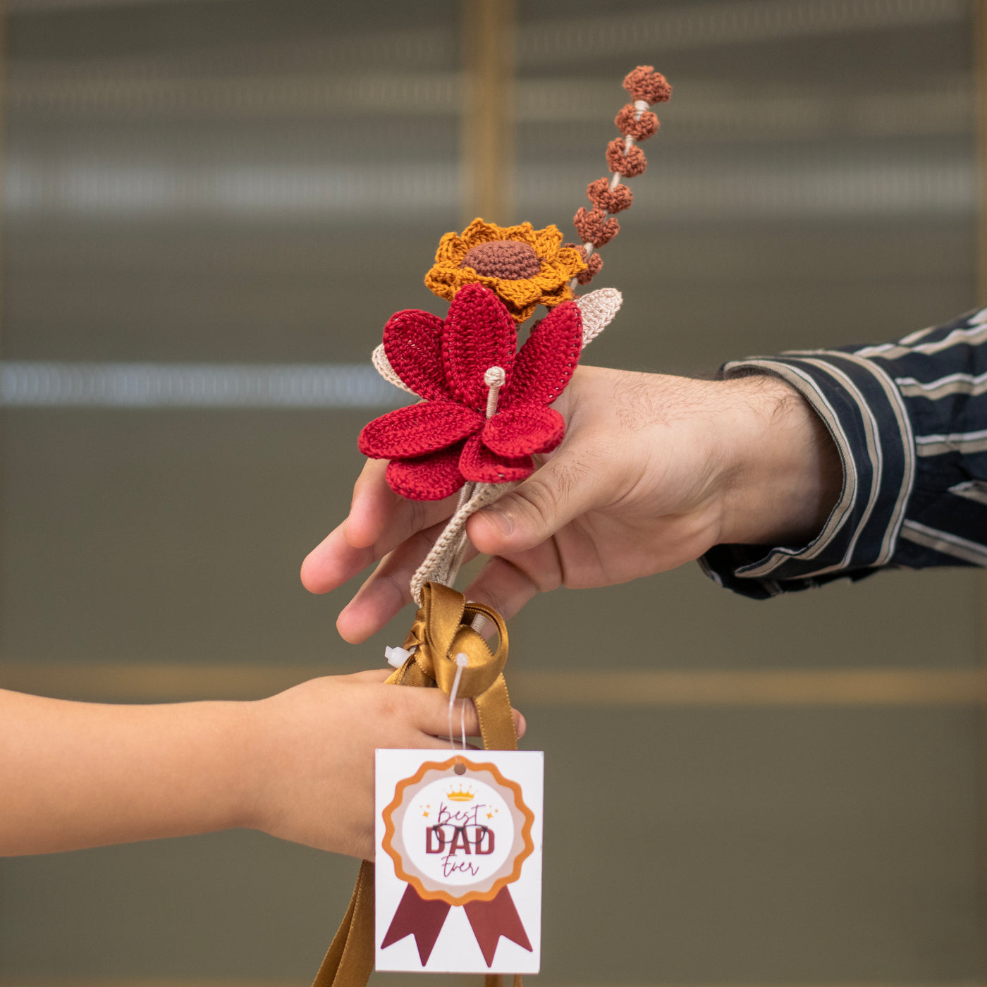 Heartfelt Father’s Day Surprise – Handcrafted Crochet Flowers