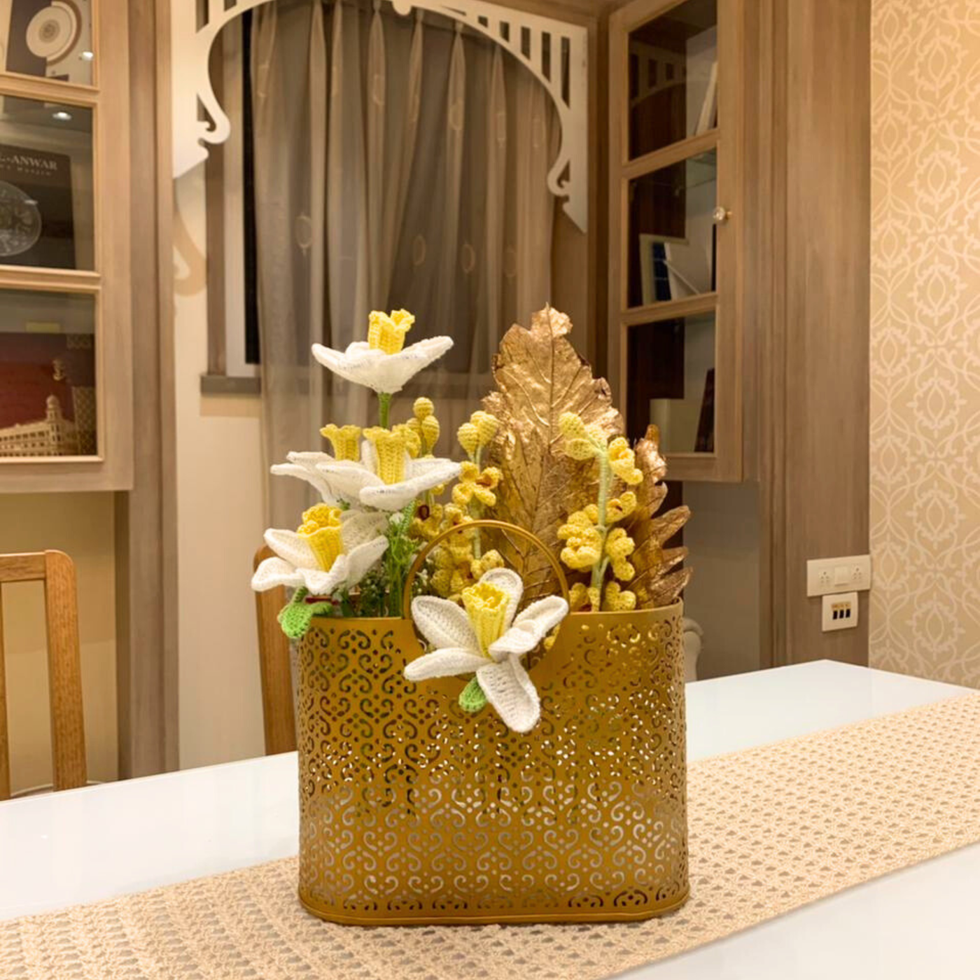 Golden Crochet Flower Basket 🌼✨ | White & Yellow Crochet Blooms | Luxurious Handmade Centerpiece for Elegant Homes 💛